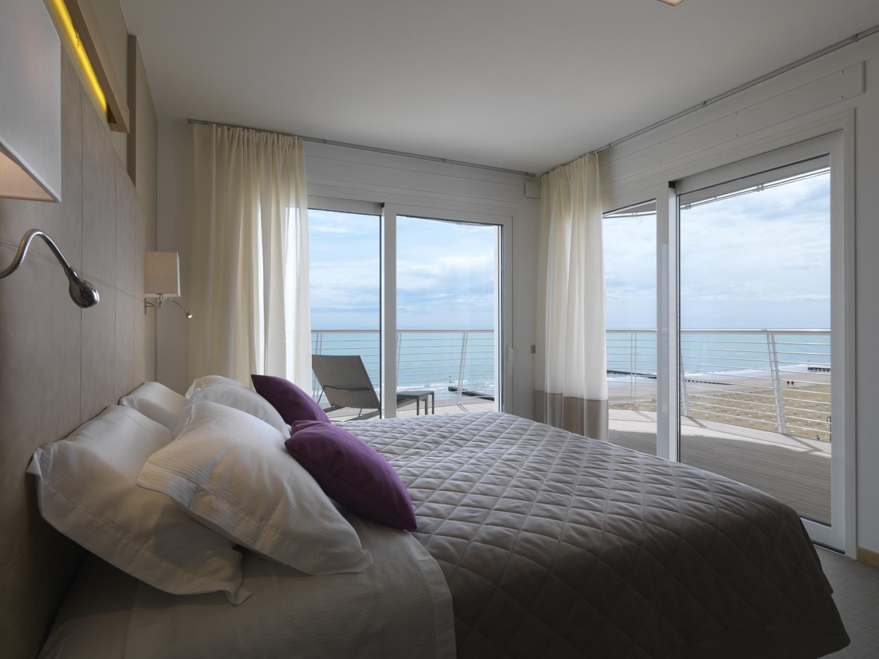 Premium Double or Twin Room with Sea View photo 3