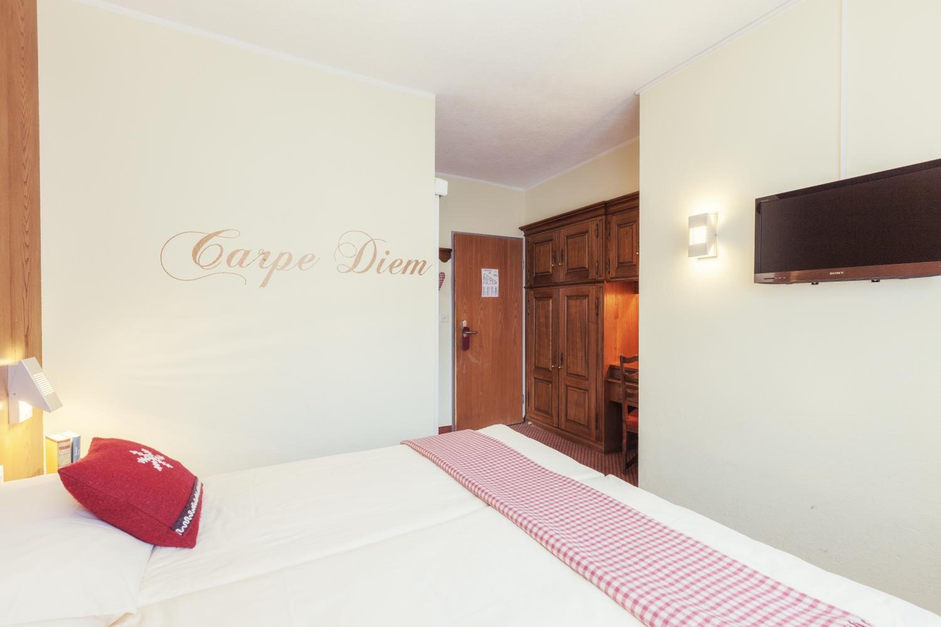 Twin Room - Photo 8