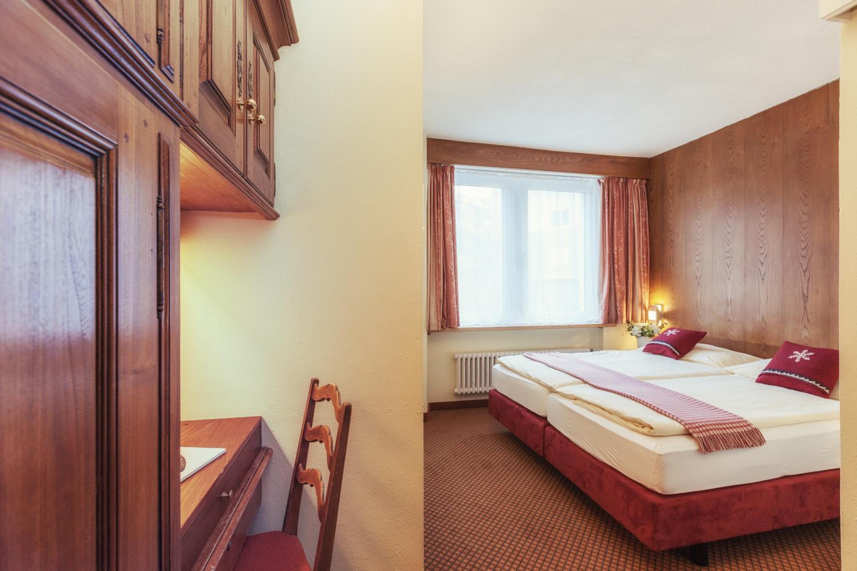 Twin Room - Photo 9