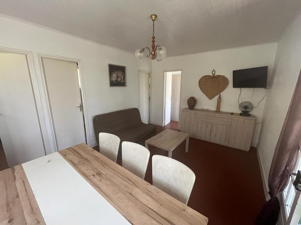 Two-Bedroom House - Photo 21