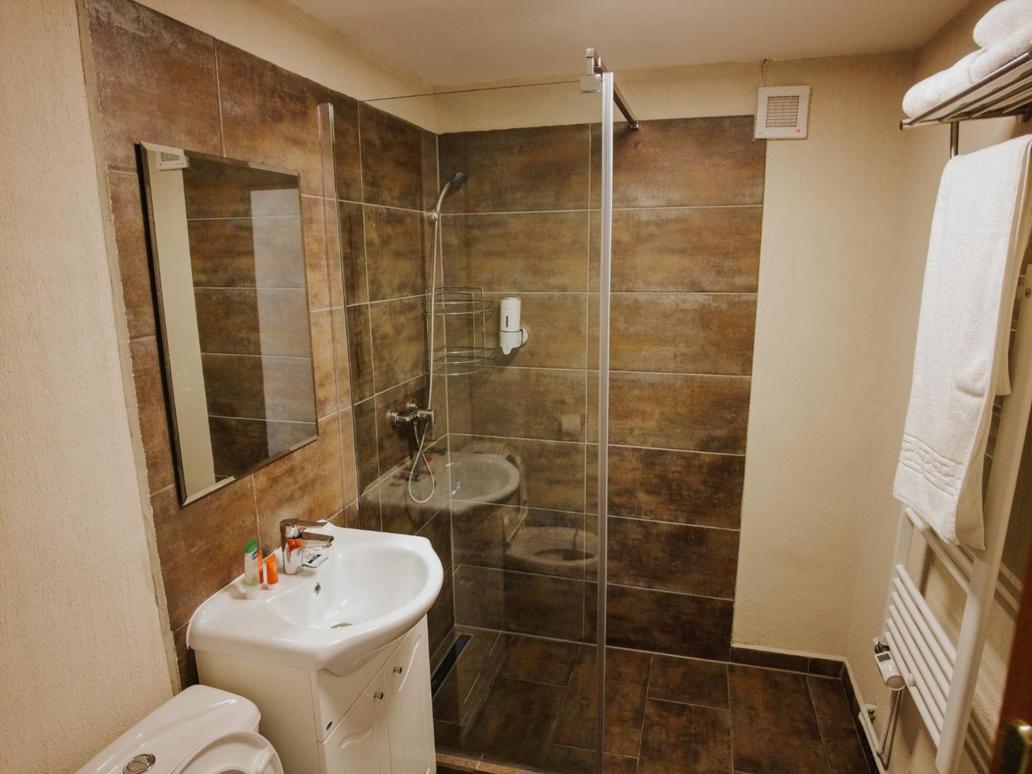 Standard King Room - Photo 3