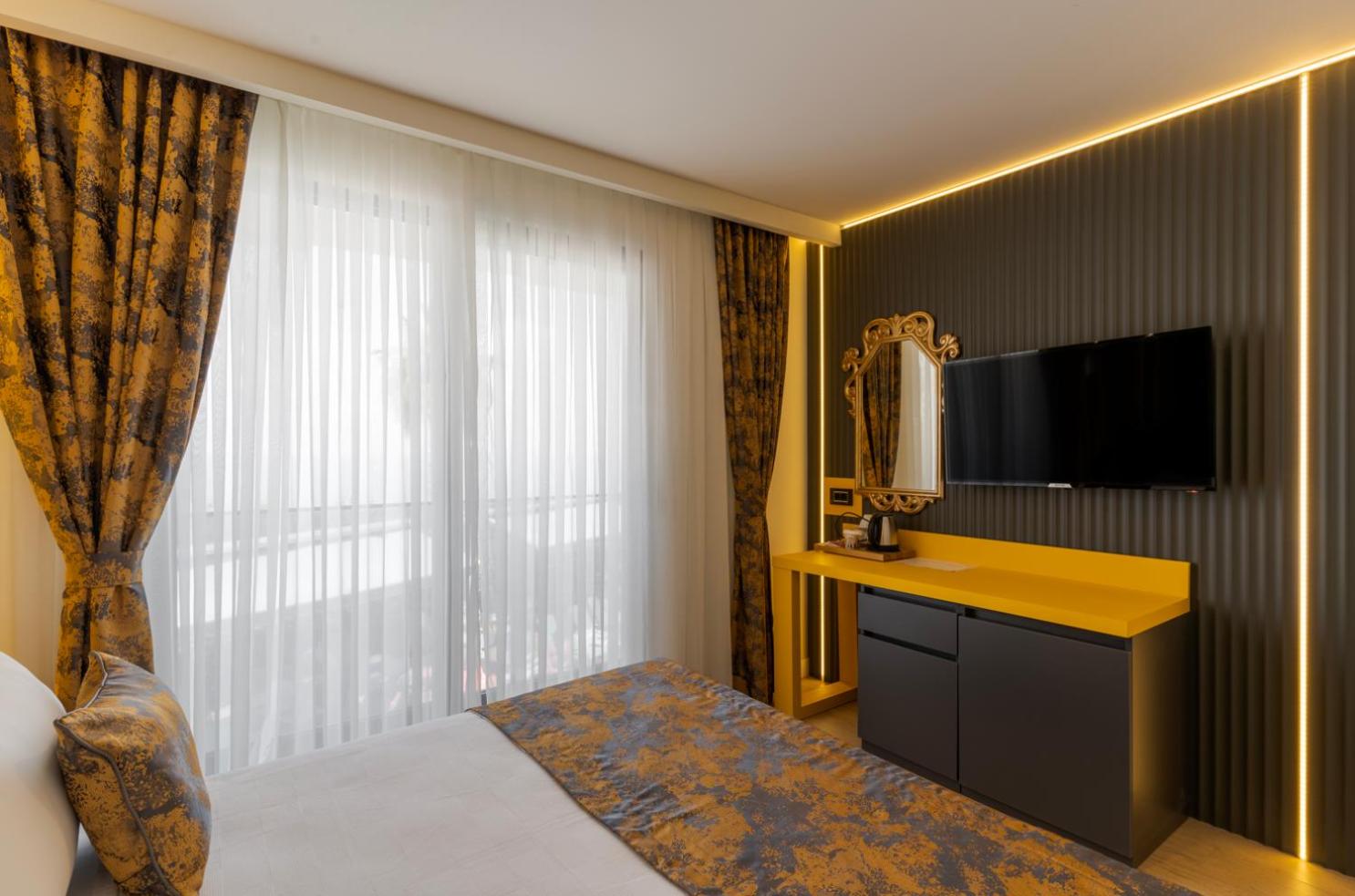 Deluxe Suite with Sea View