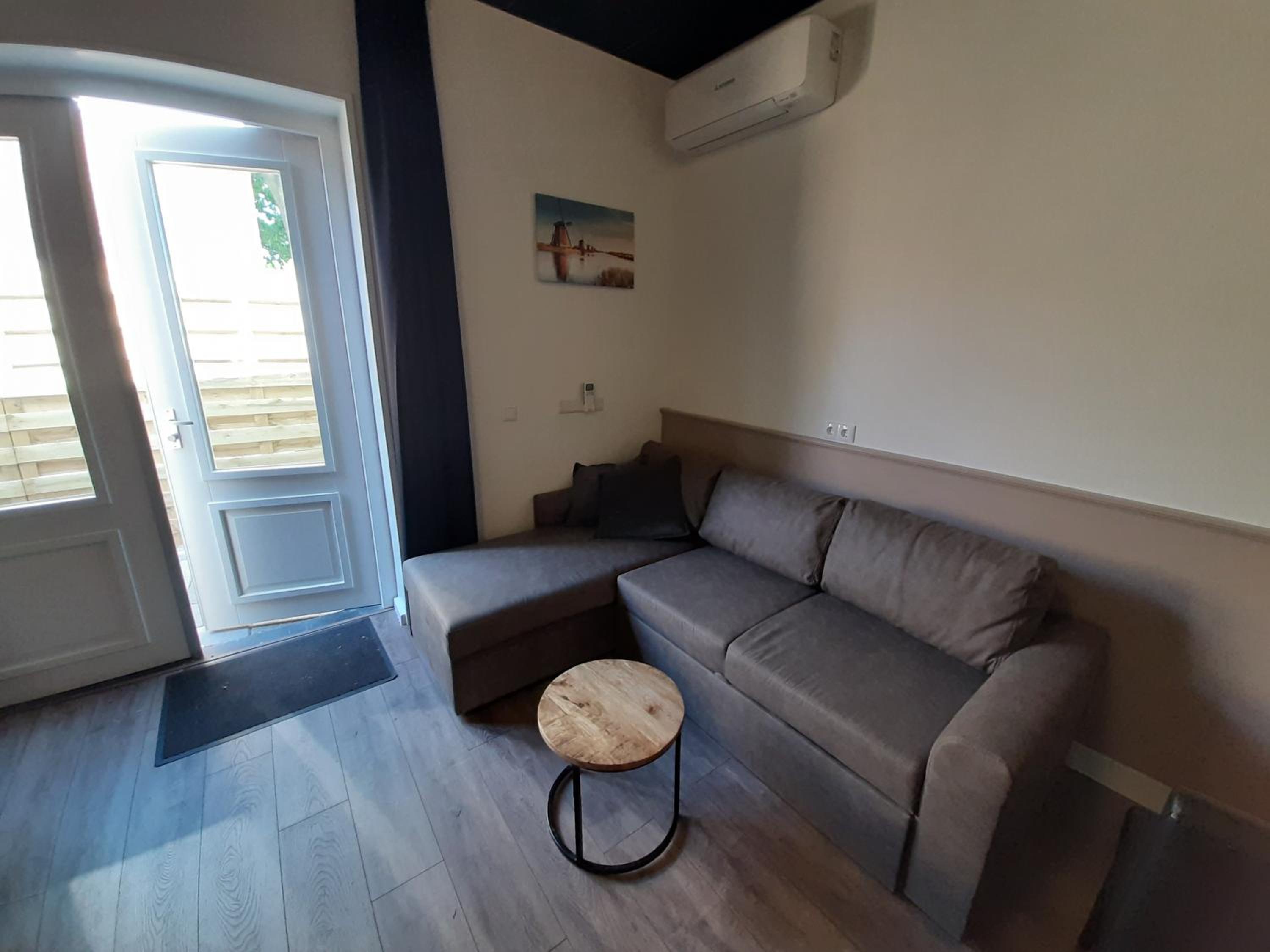Quadruple Room with Private Bathroom - Photo 3