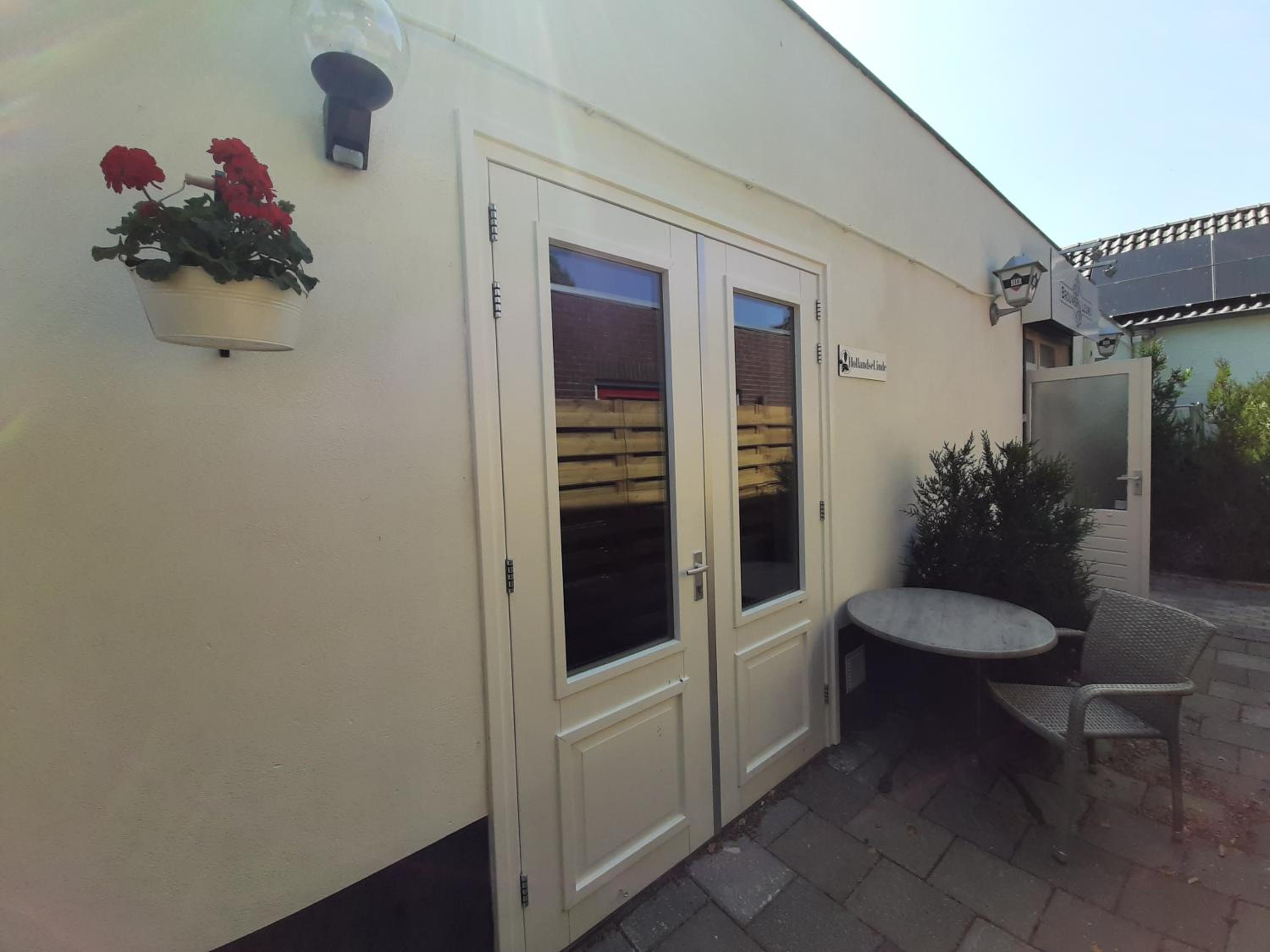 Quadruple Room with Private Bathroom - Photo 4
