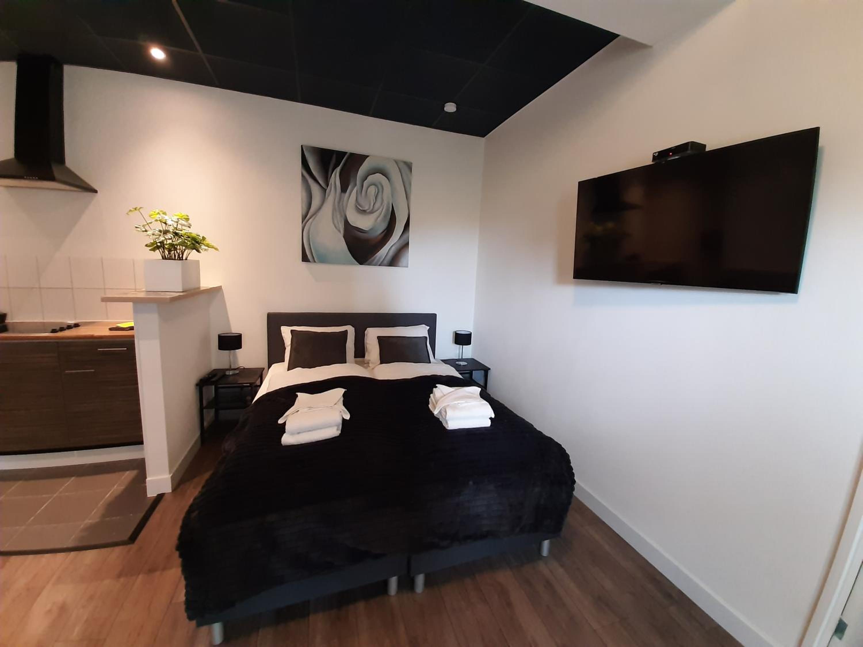 Quadruple Room with Private Bathroom - Photo 2
