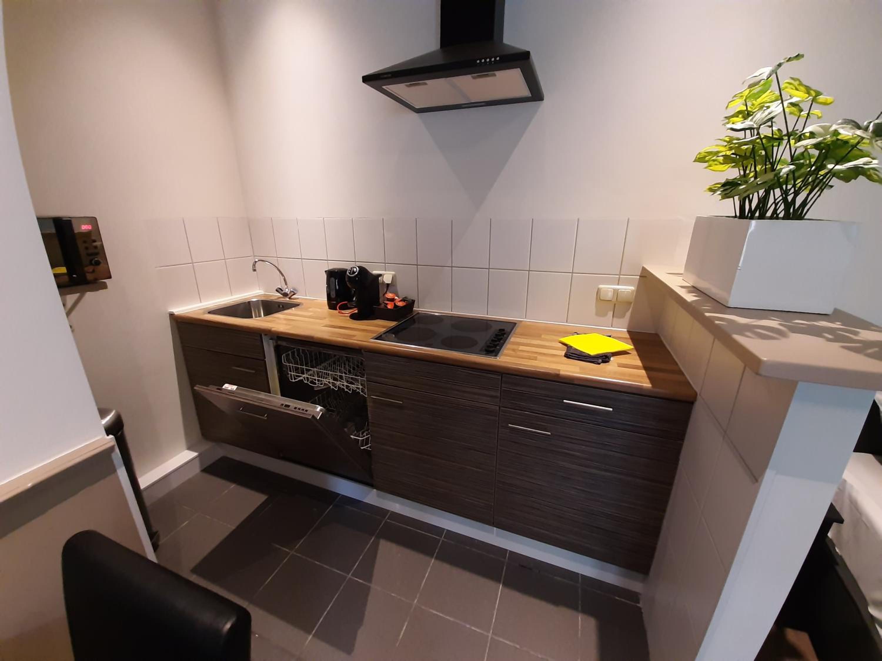 Quadruple Room with Private Bathroom - Photo 9