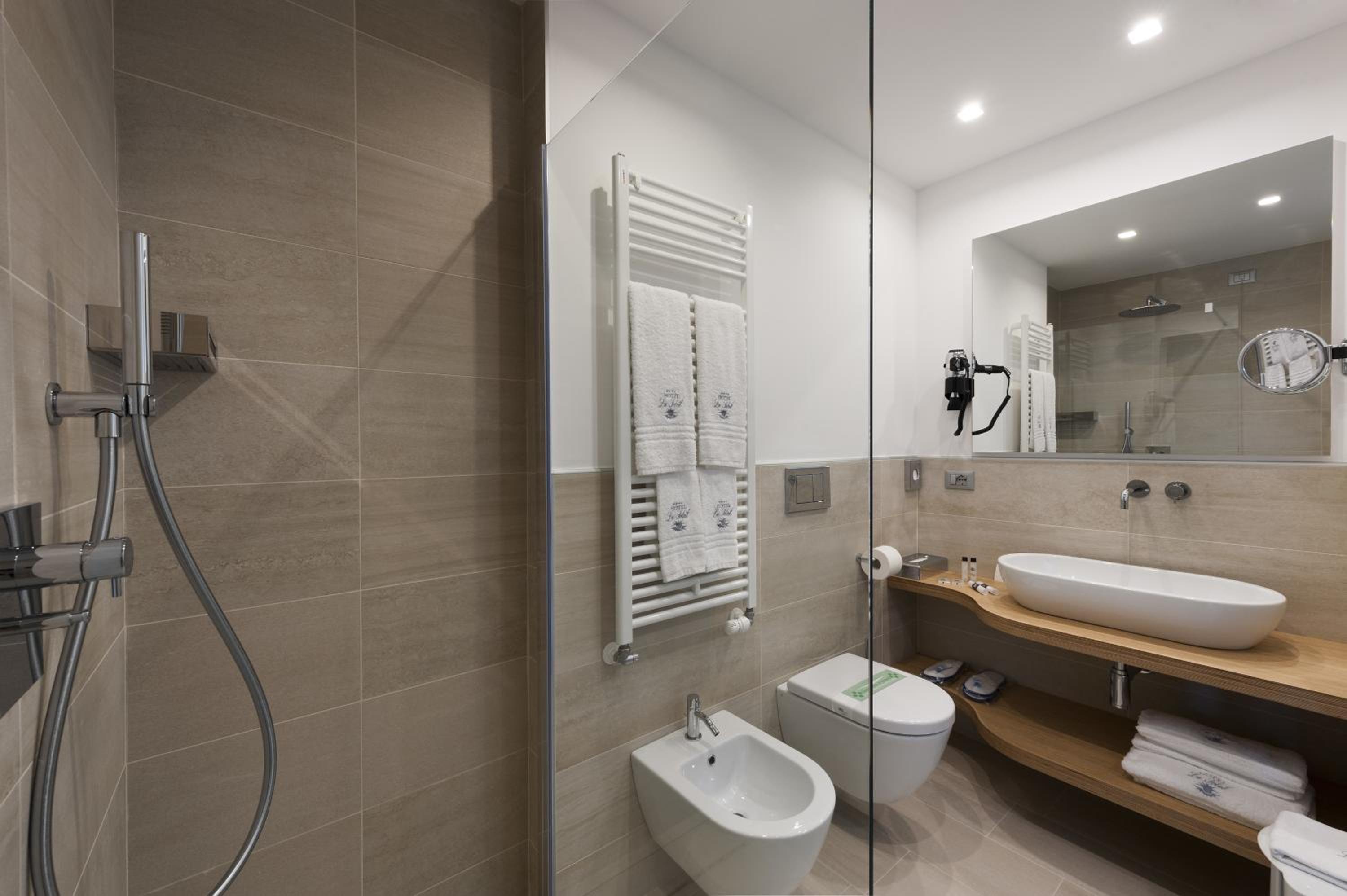 Deluxe Double or Twin Room with Sea View - Photo 5