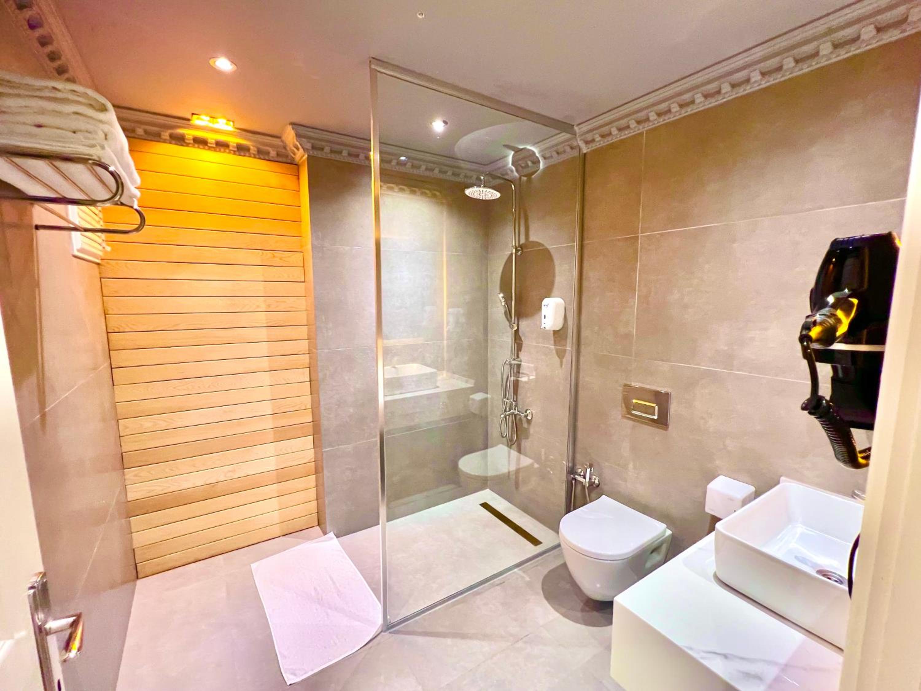 King Room with Spa Bath photo 2