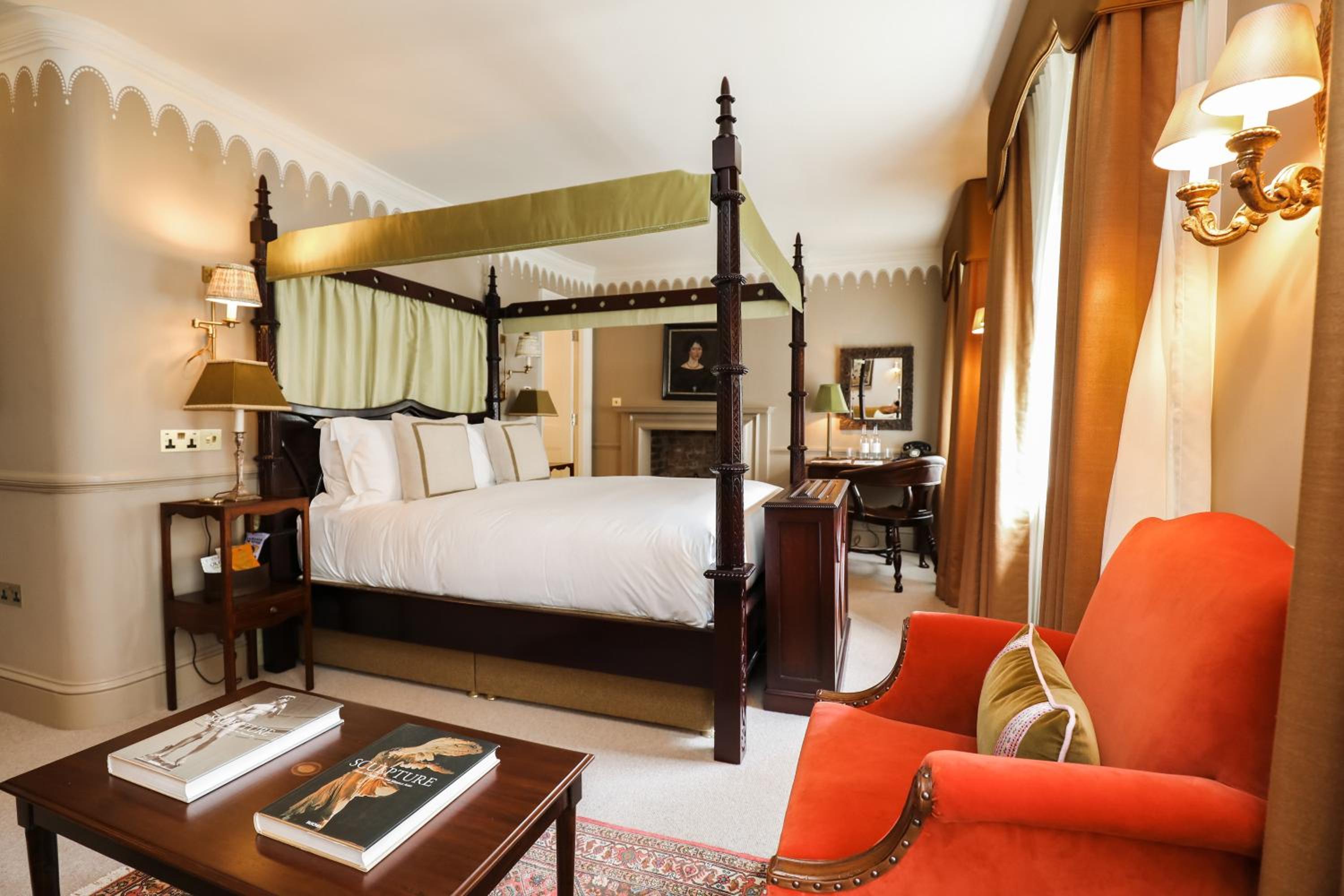 Deluxe Queen Suite photo 1