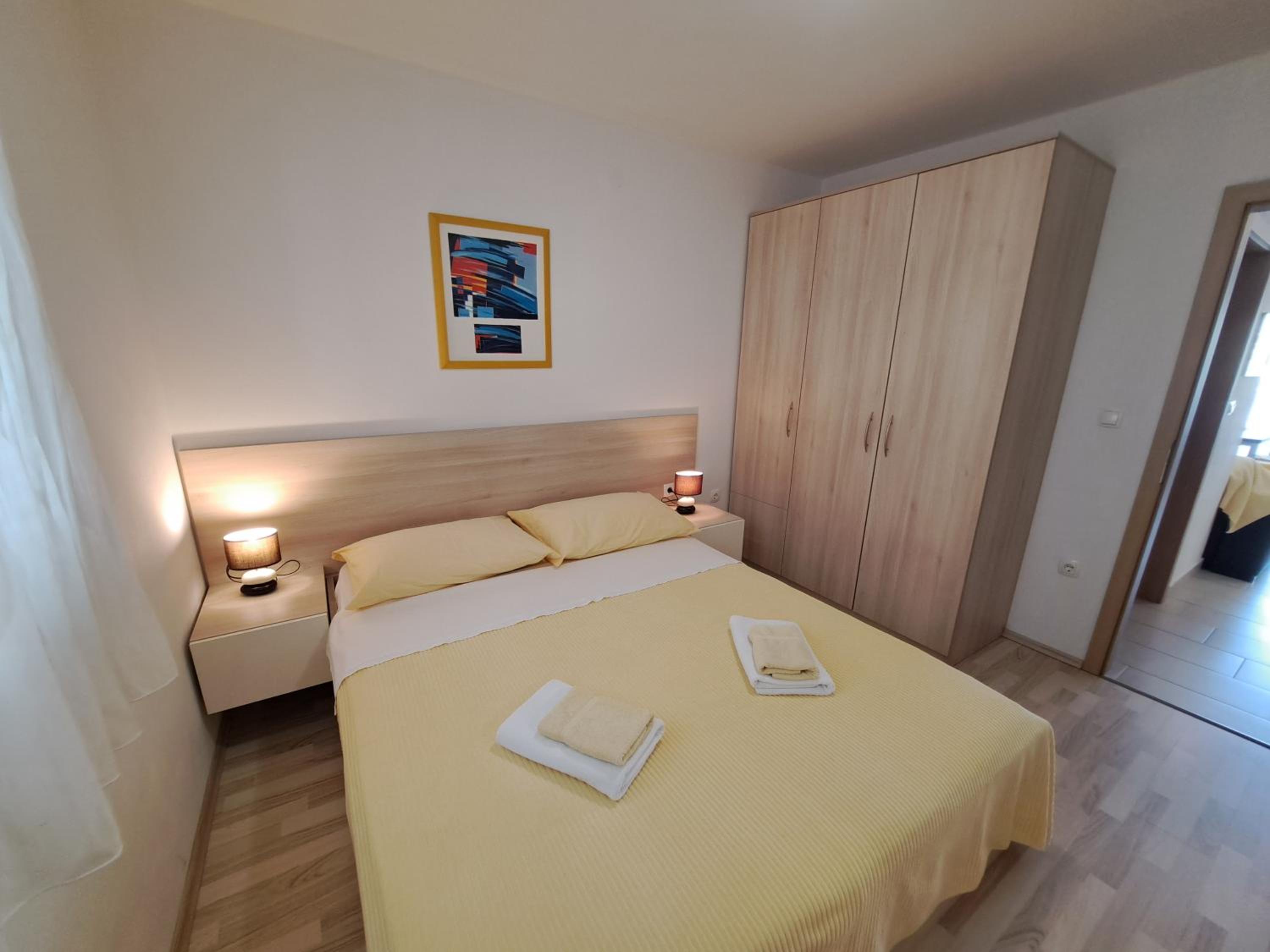 One-Bedroom Apartment with Balcony and Sea View - Photo 1