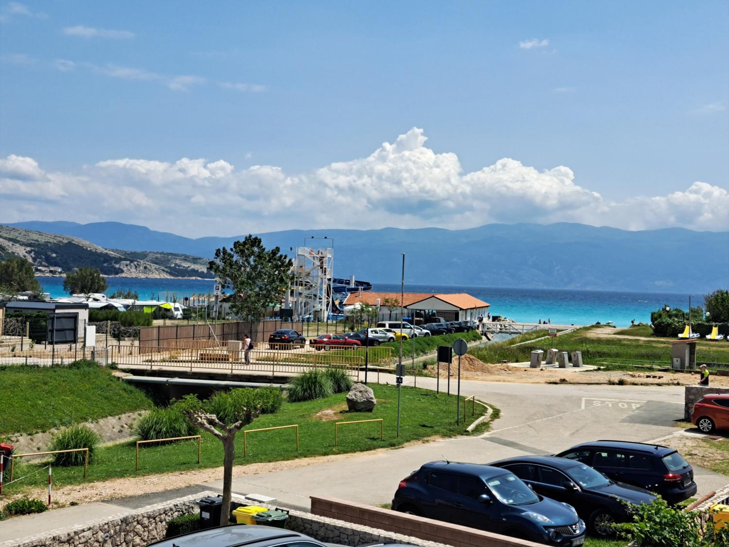 One-Bedroom Apartment with Balcony and Sea View - Photo 2