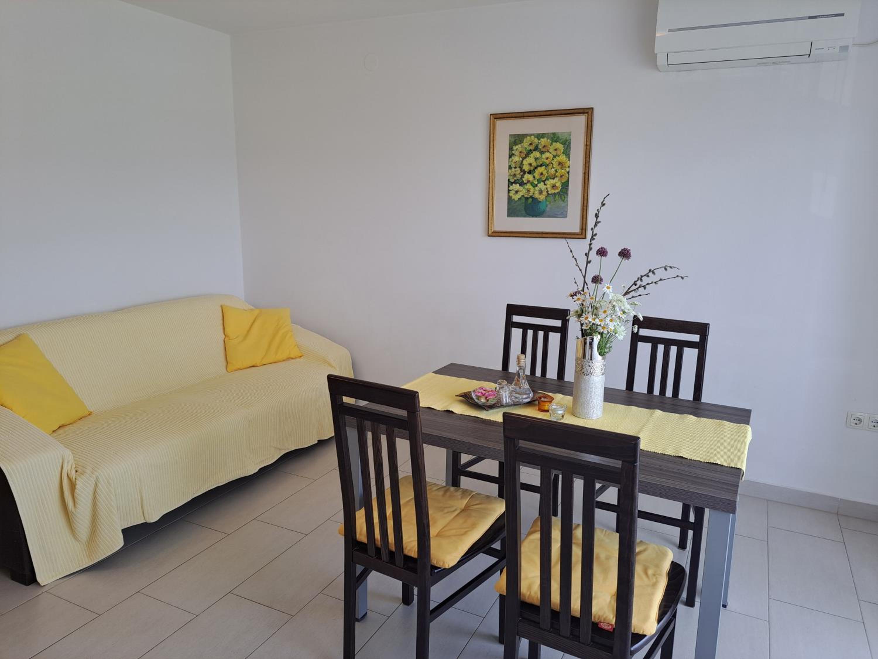 One-Bedroom Apartment with Balcony and Sea View - Photo 12