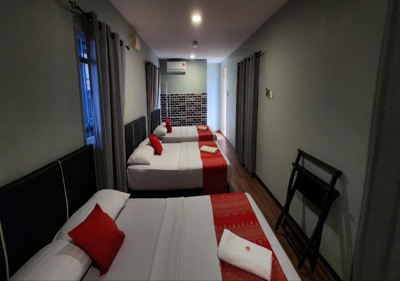 Family Room with Private Bathroom - Photo 10