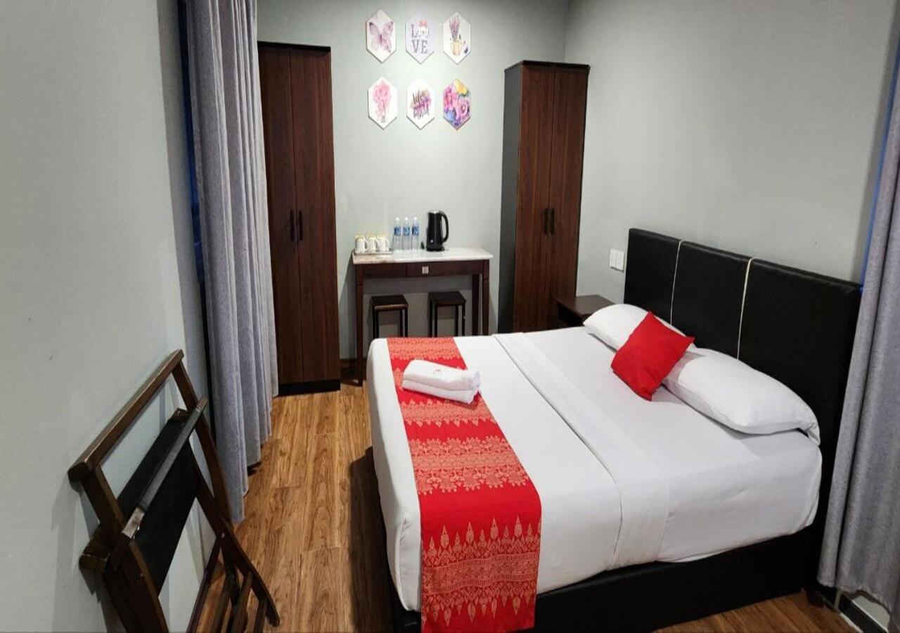 Family Room with Private Bathroom - Photo 9