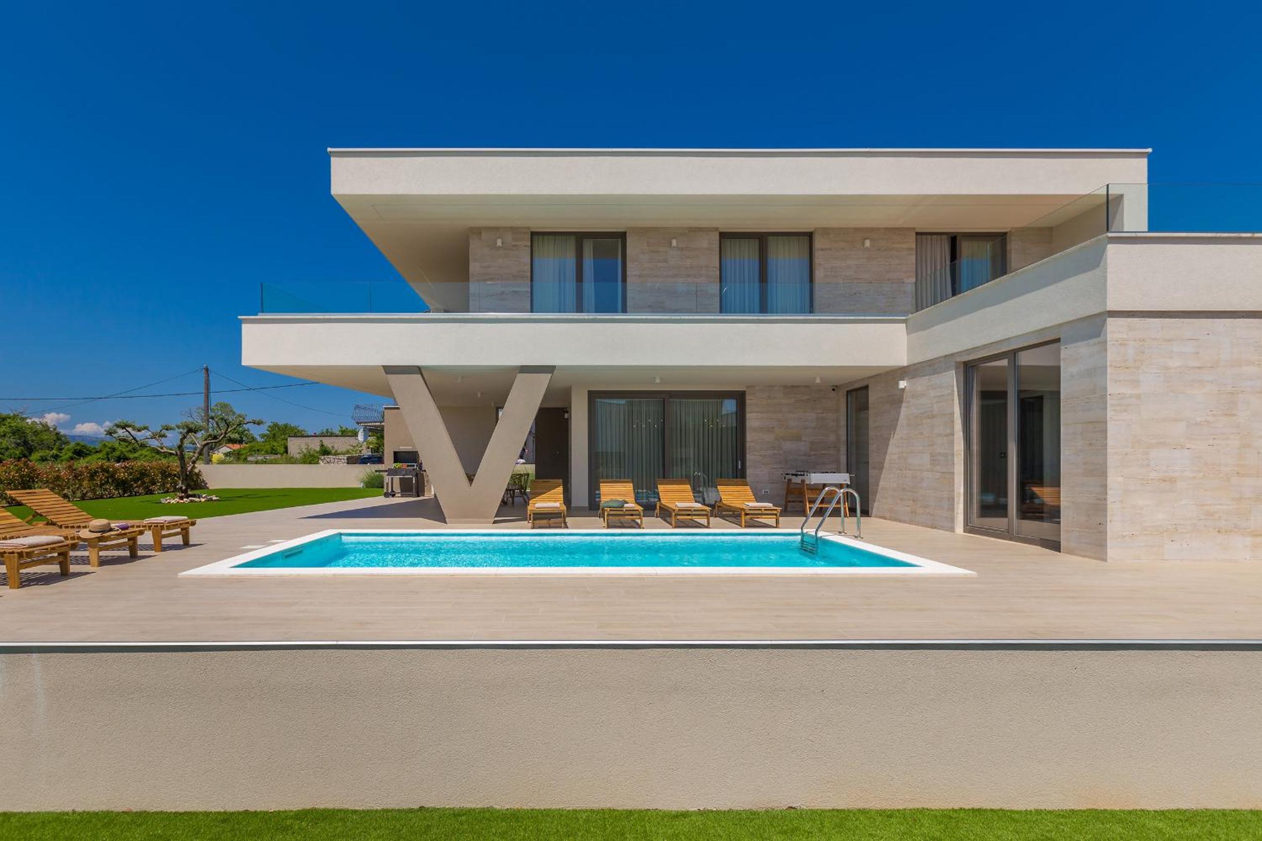 Three-Bedroom Villa photo 2