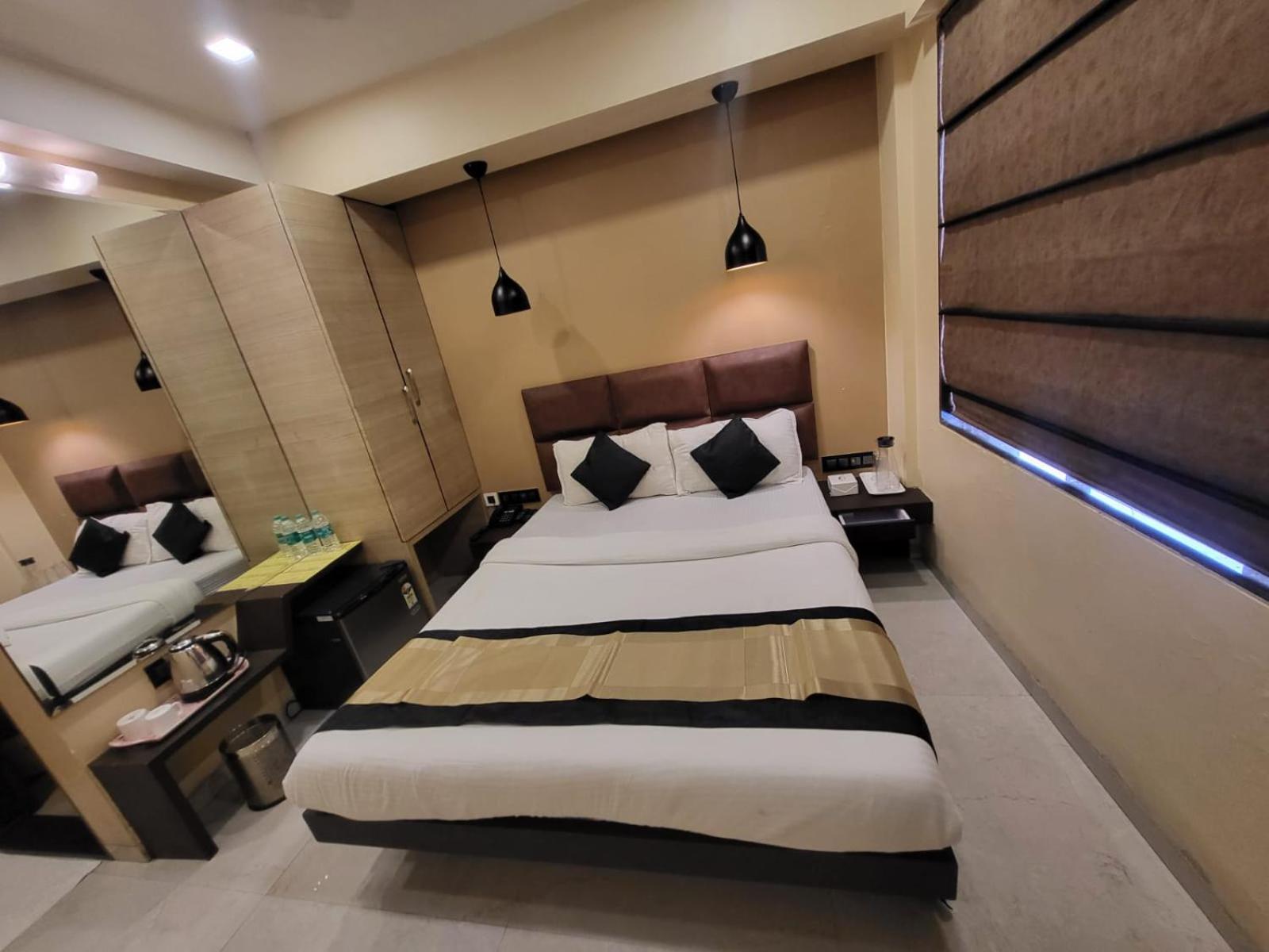 Standard Double Room - Photo 8