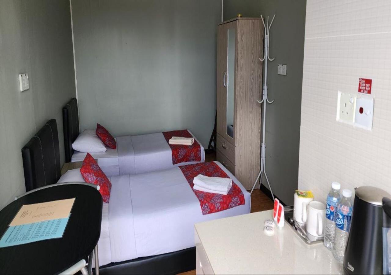 Twin Room with Private Bathroom - Photo 10