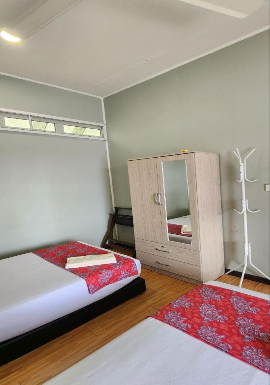 Twin Room with Private Bathroom - Photo 11