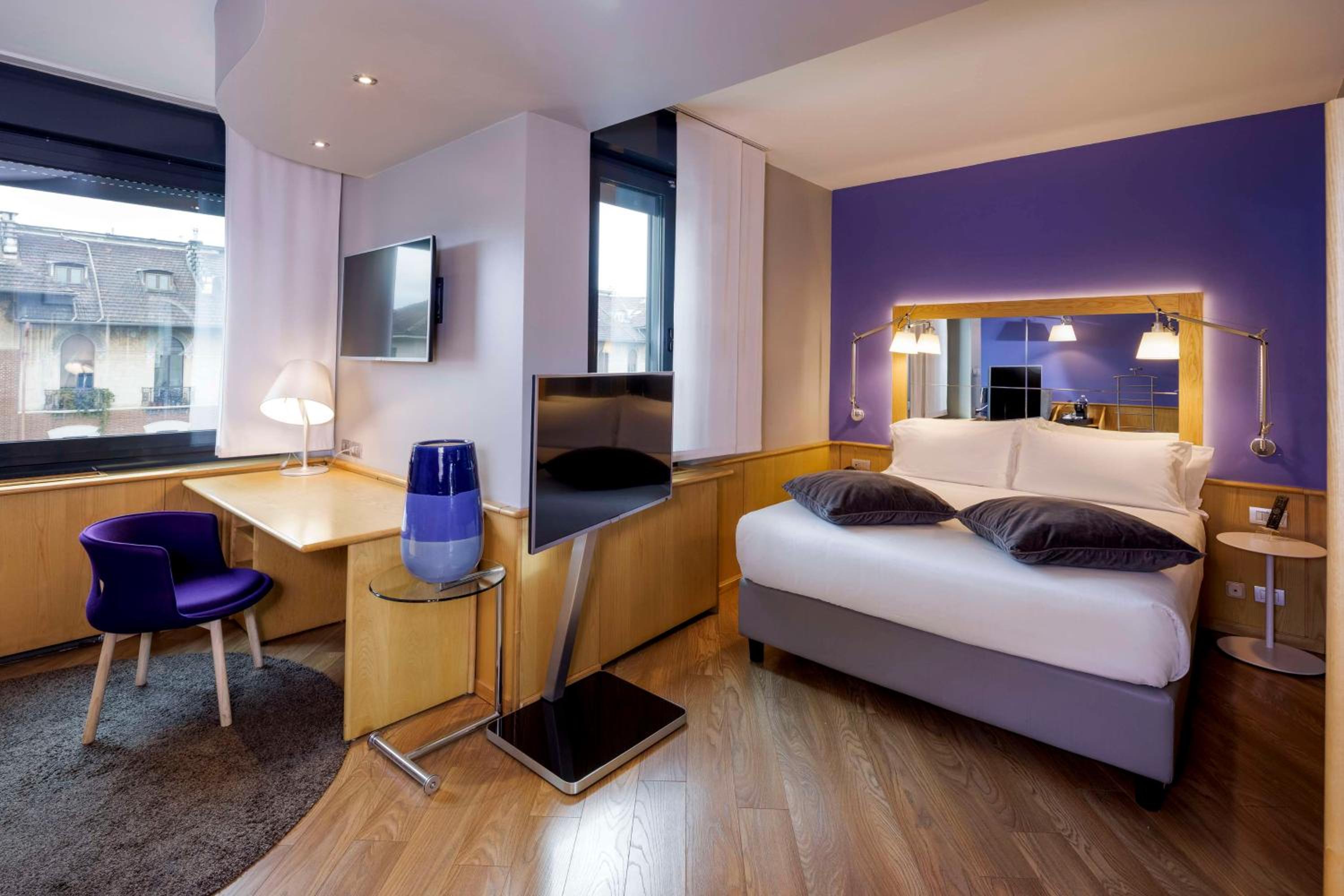 Junior Queen Suite with One Single Bed - Photo 3