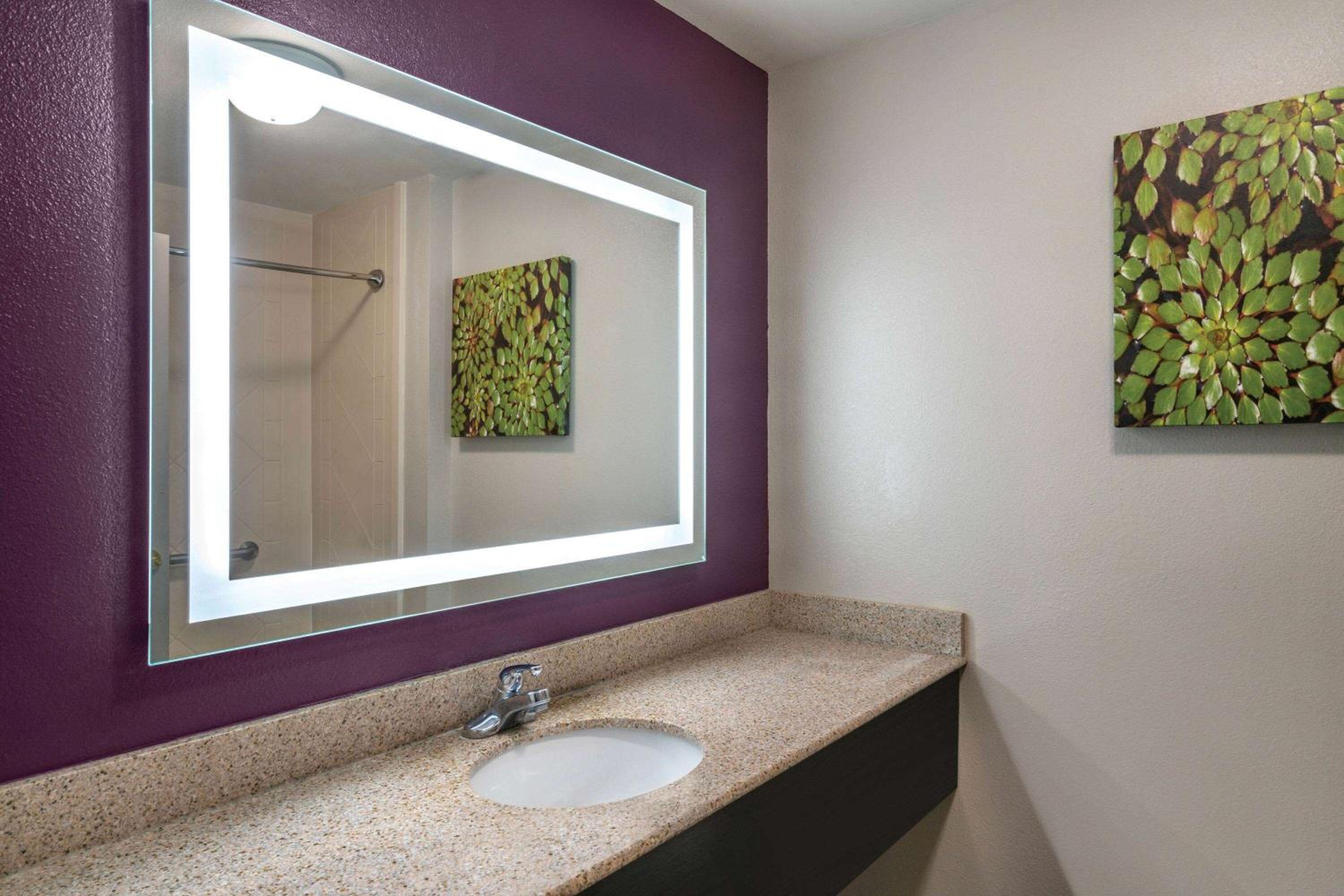Executive King Room with View - Non-Smoking - Photo 2