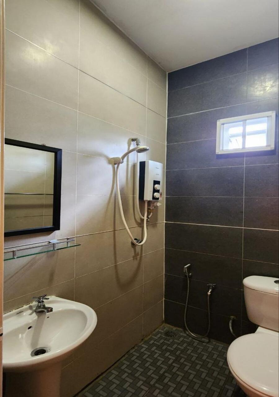Double Room with Private Bathroom - Photo 19