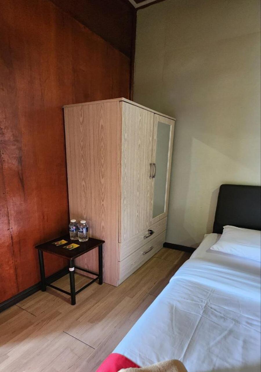 Double Room with Private Bathroom - Photo 17