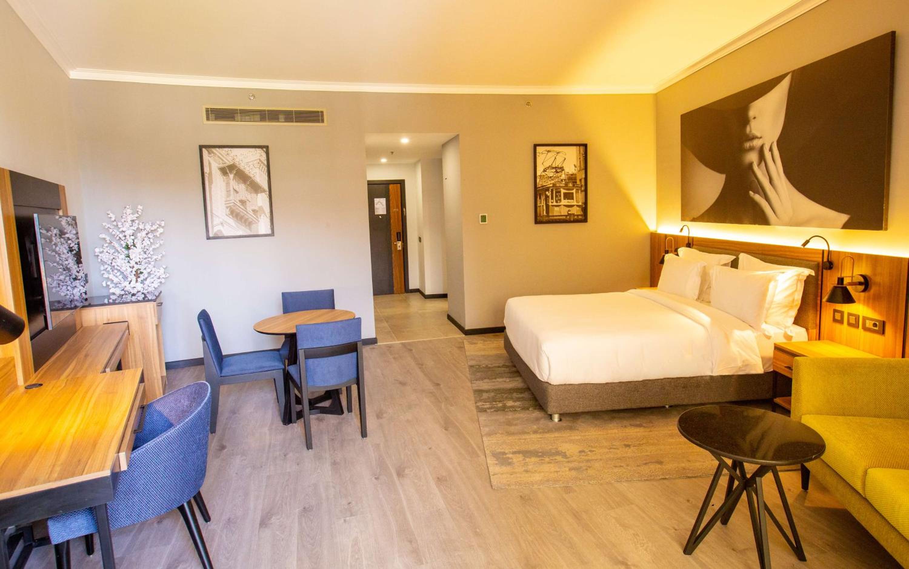 Premium Room with Terrace - Photo 3