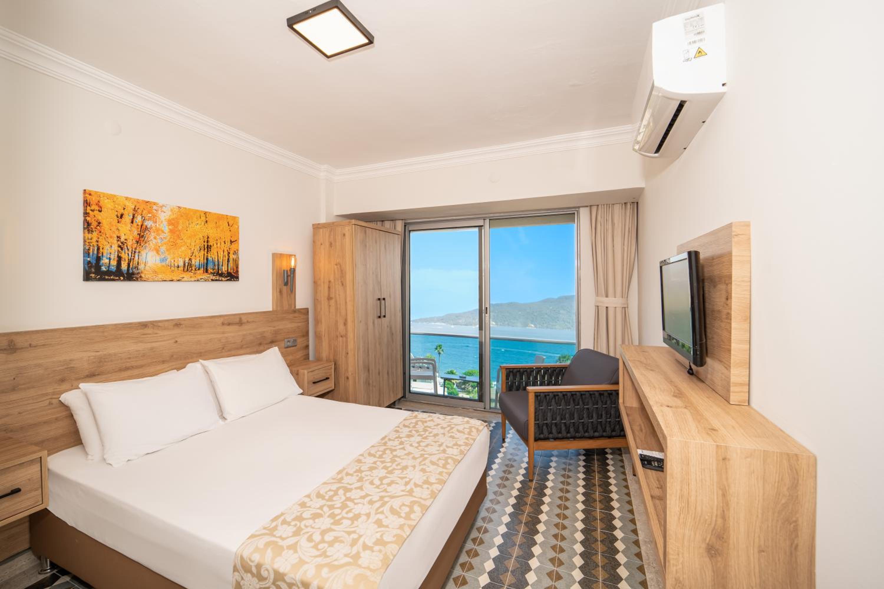 Double Room with Balcony and Sea View