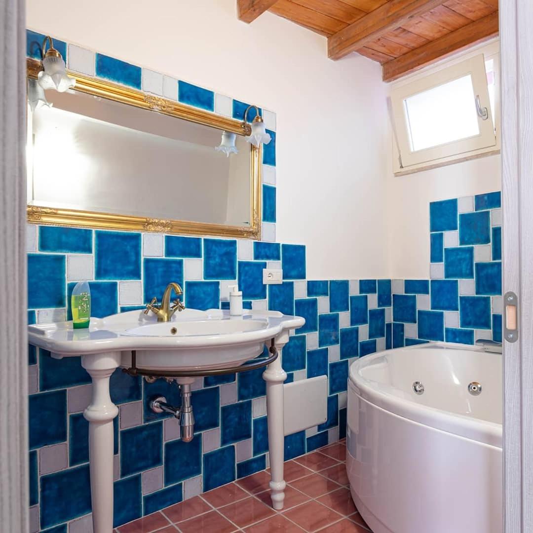 Deluxe Room - Photo 9