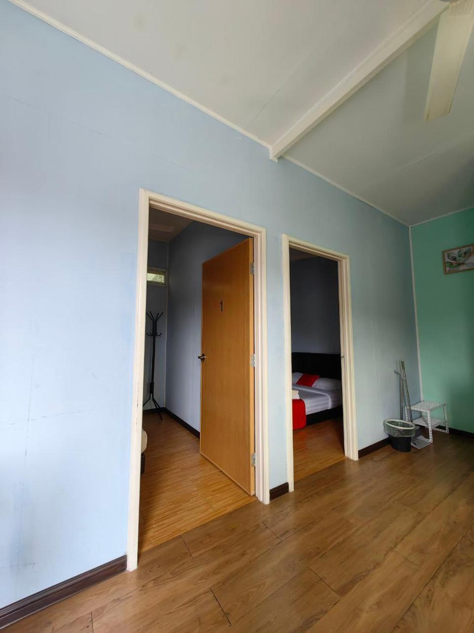 Double Room with Private Bathroom - Photo 6