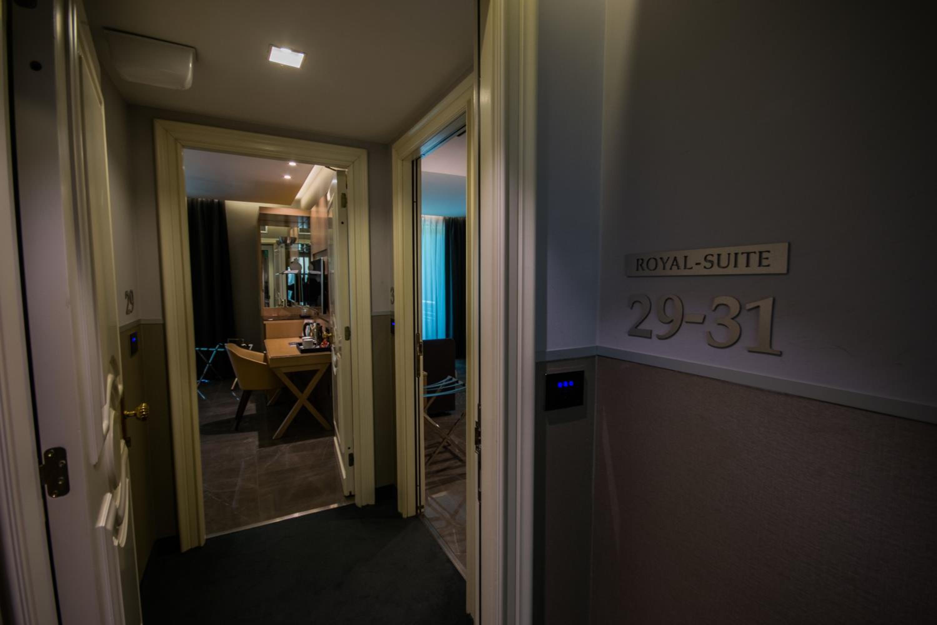 Executive Suite - Photo 11