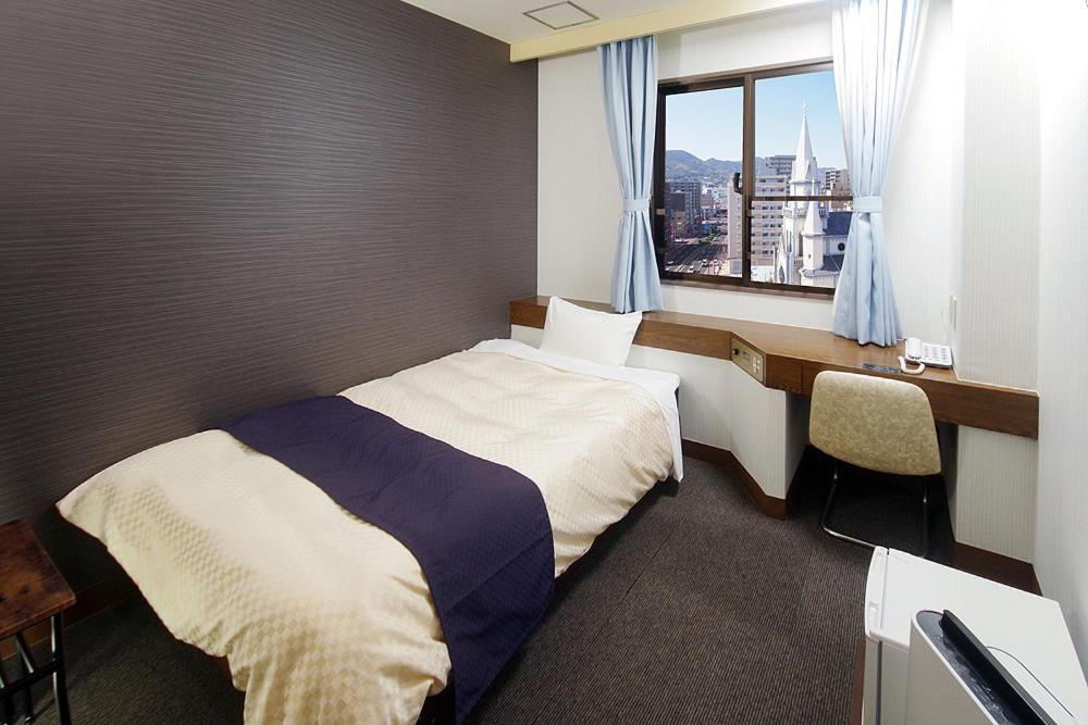 Single Room - Smoking photo 1