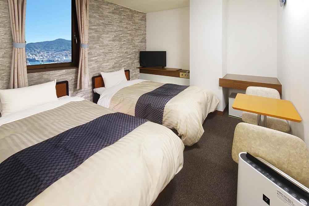 Twin Room - Non-Smoking photo 1