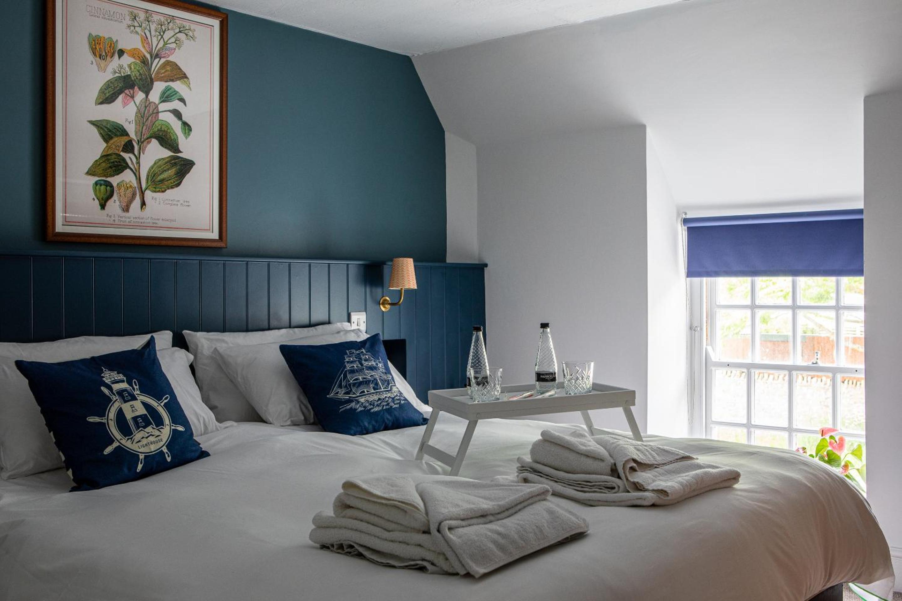 Deluxe Double Room with Bath - Photo 1