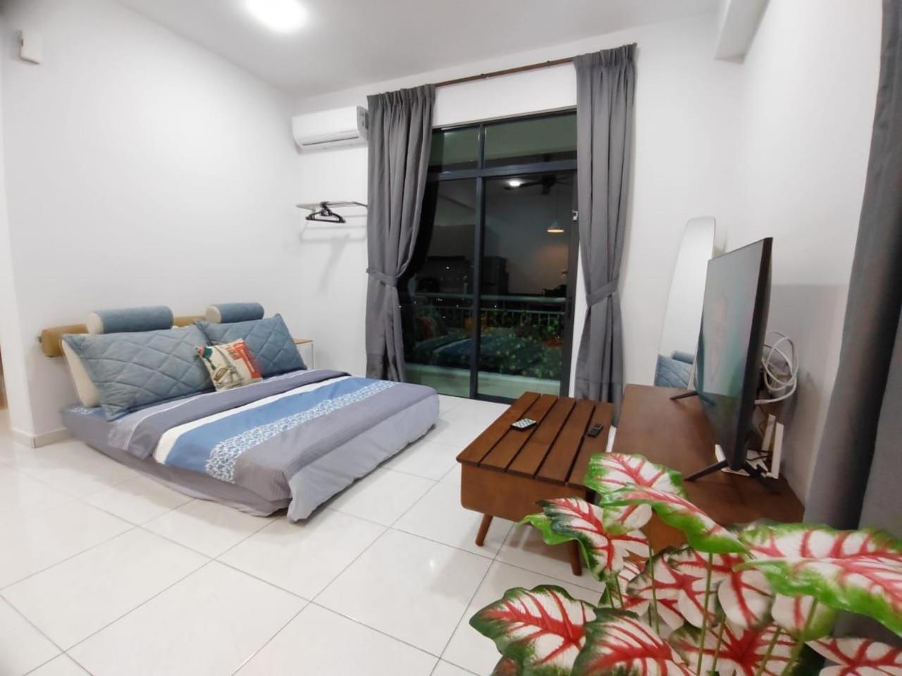 Apartment with Balcony photo 3