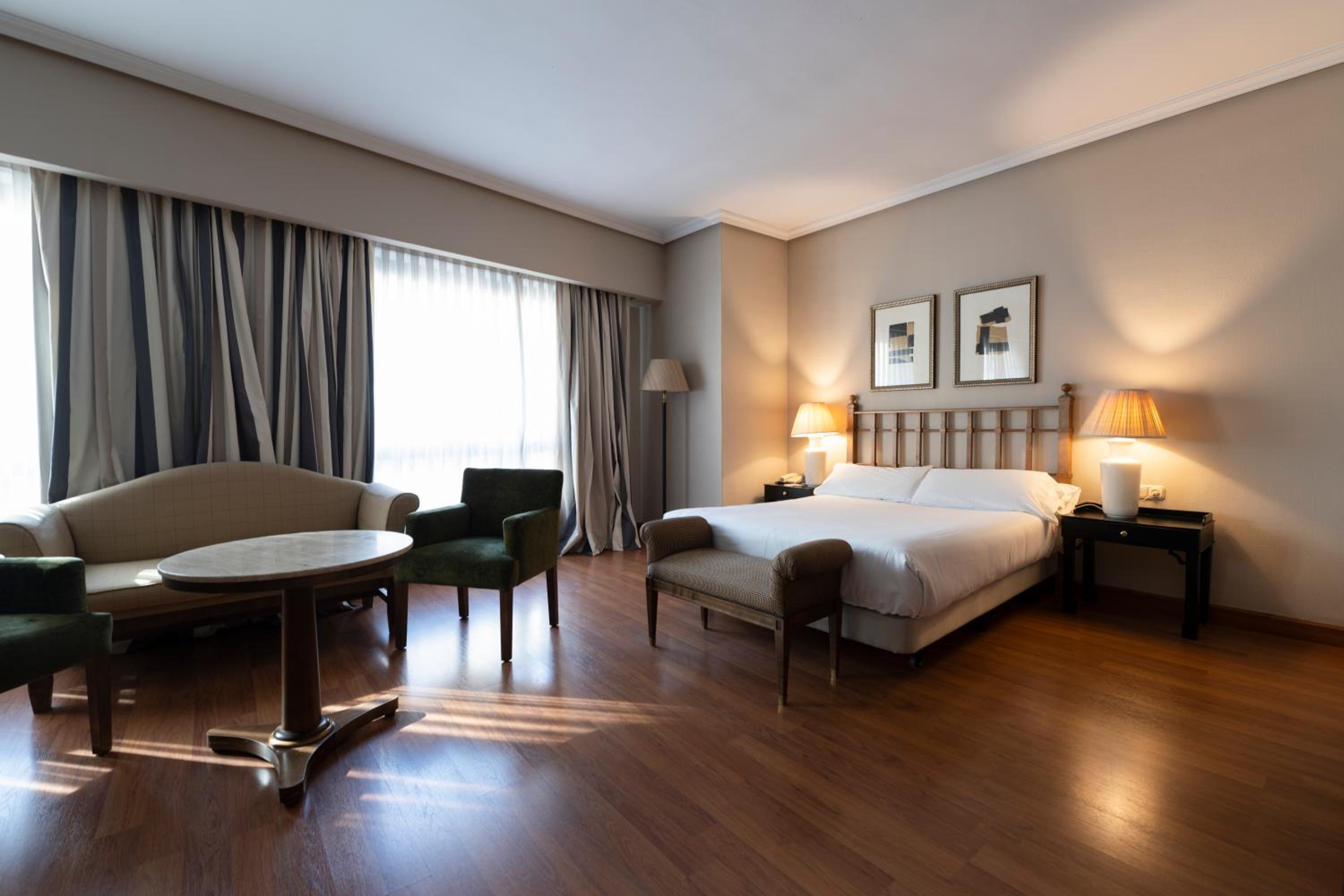 Suite - Photo 8