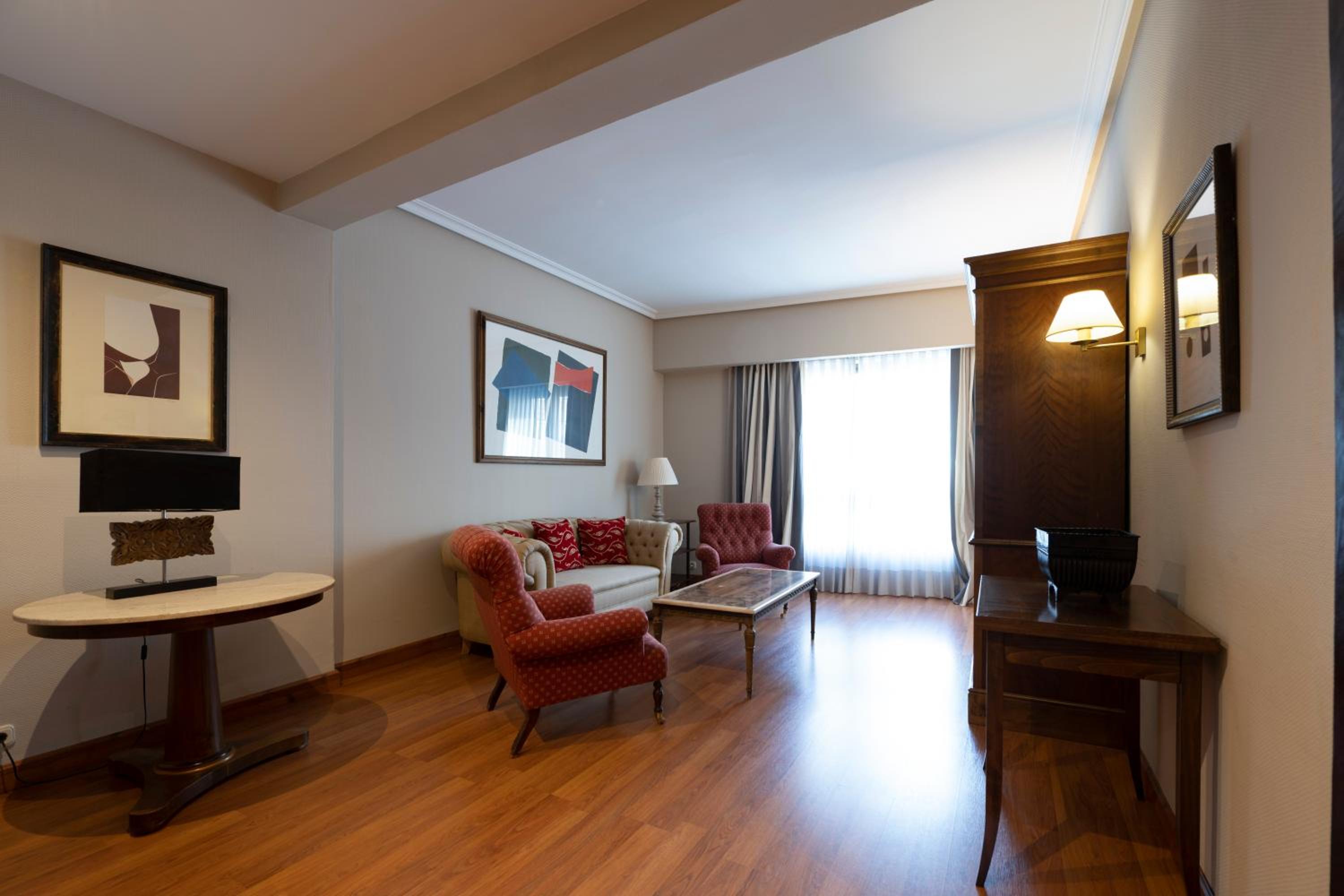 Suite - Photo 6