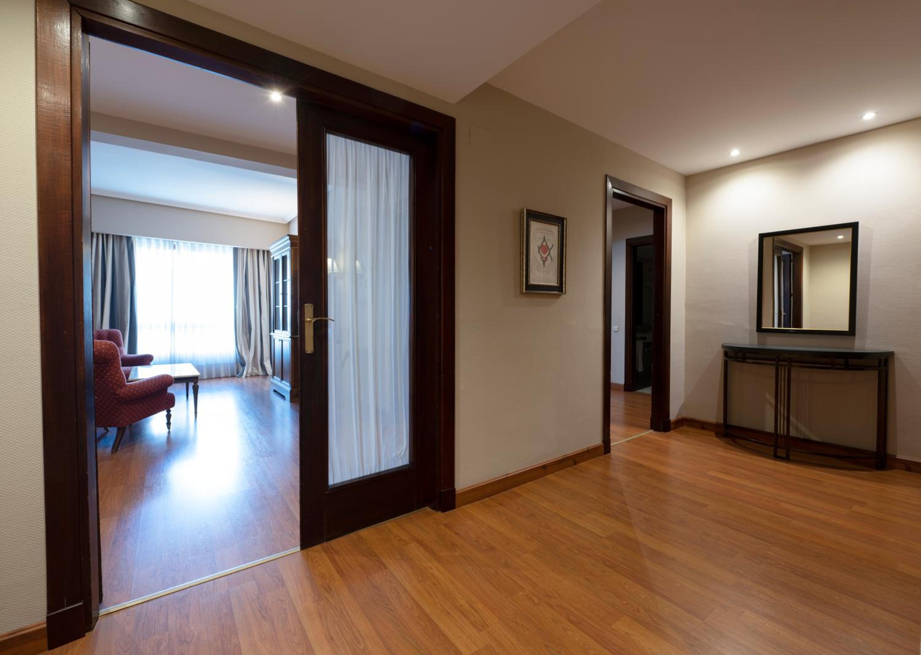 Suite - Photo 5