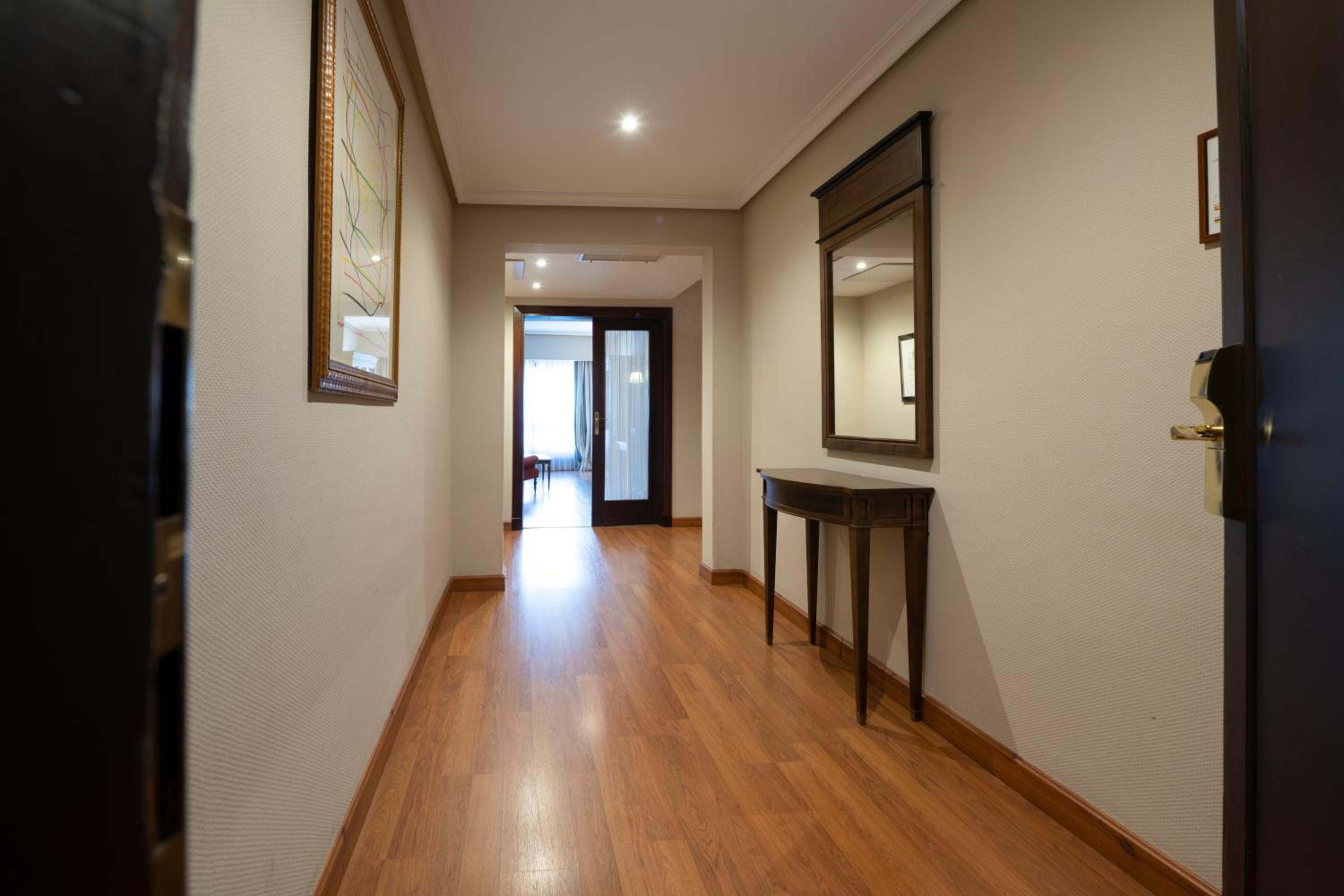 Suite - Photo 4