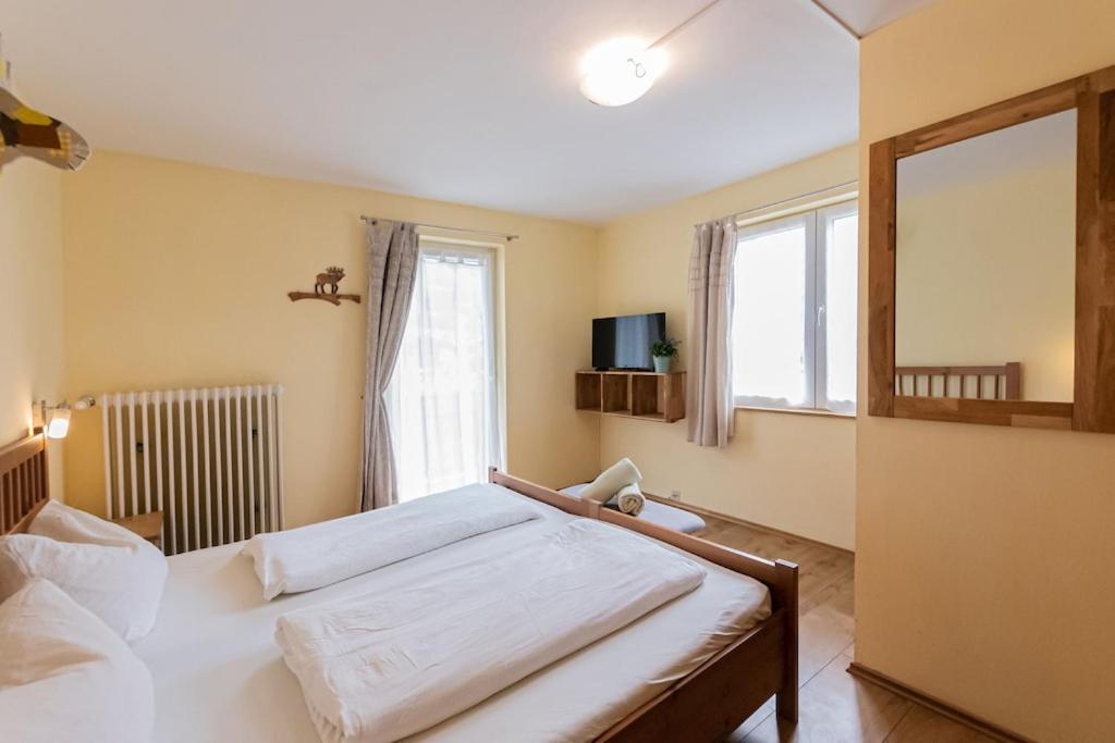 Twin Room with Shared Toilet photo 2