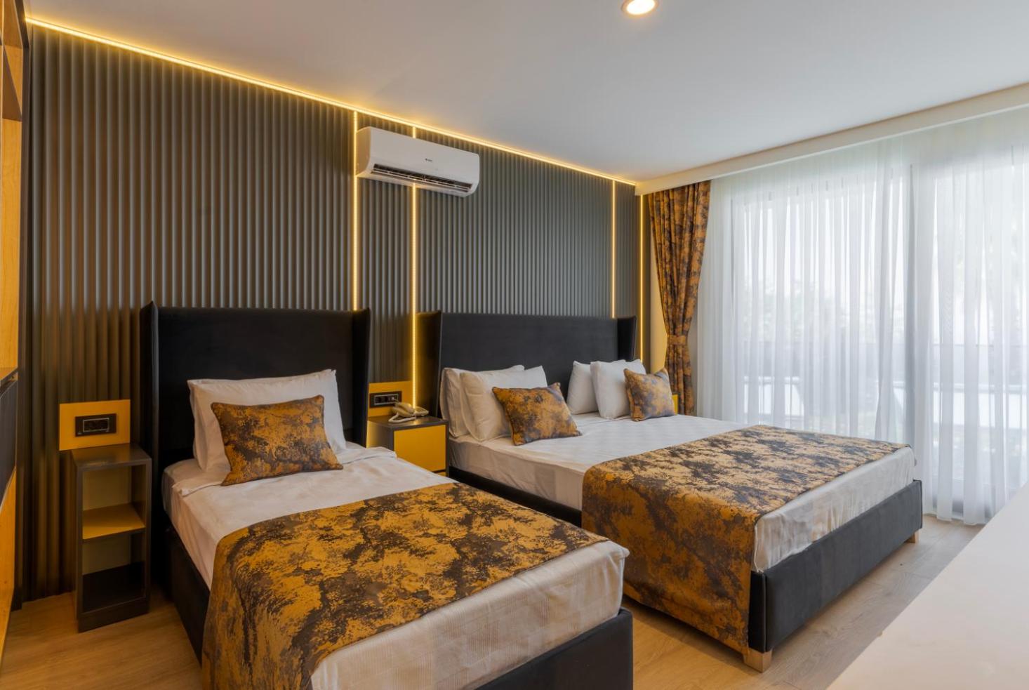 Deluxe Queen Suite