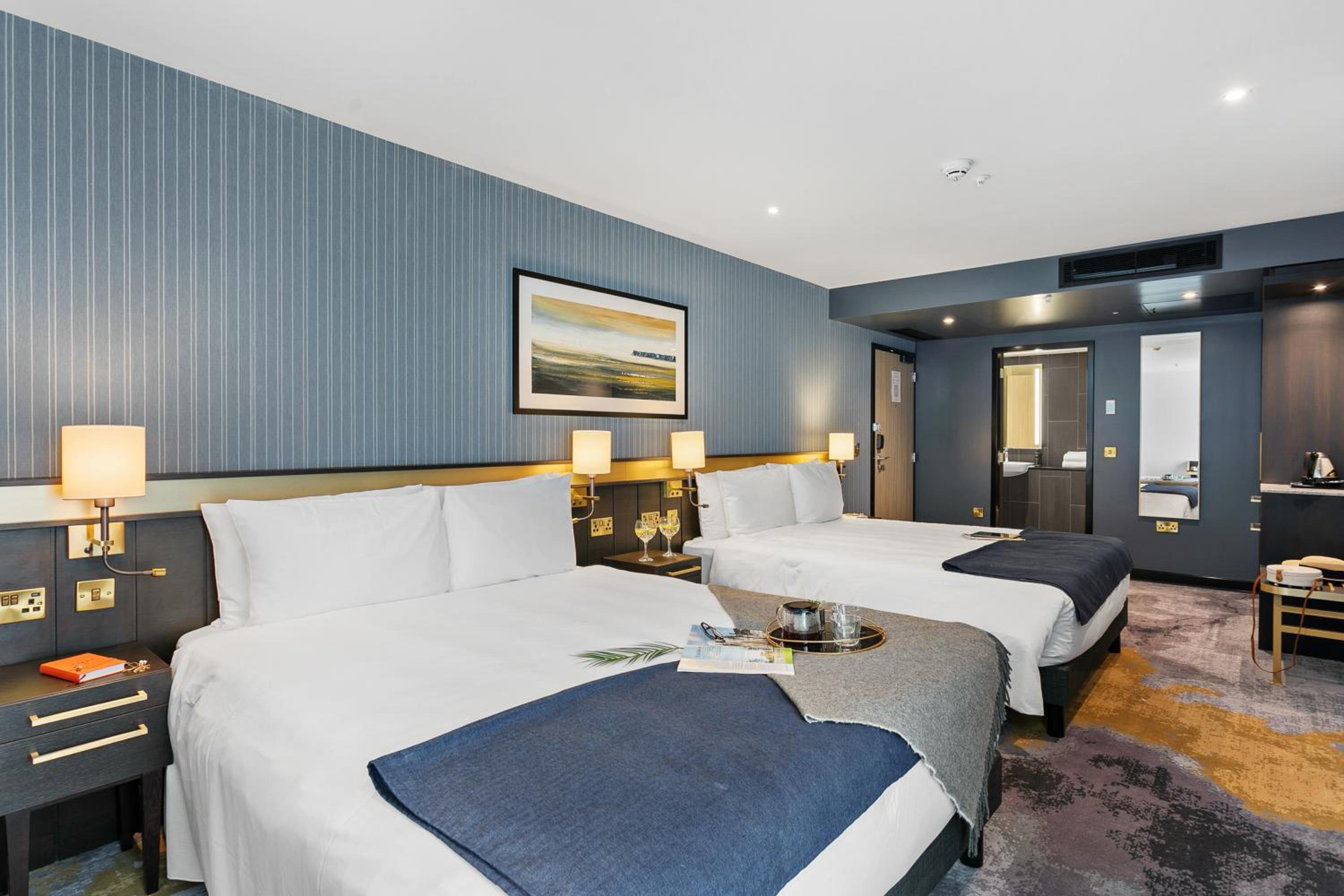 Classic Room with Two Zip Beds photo 2