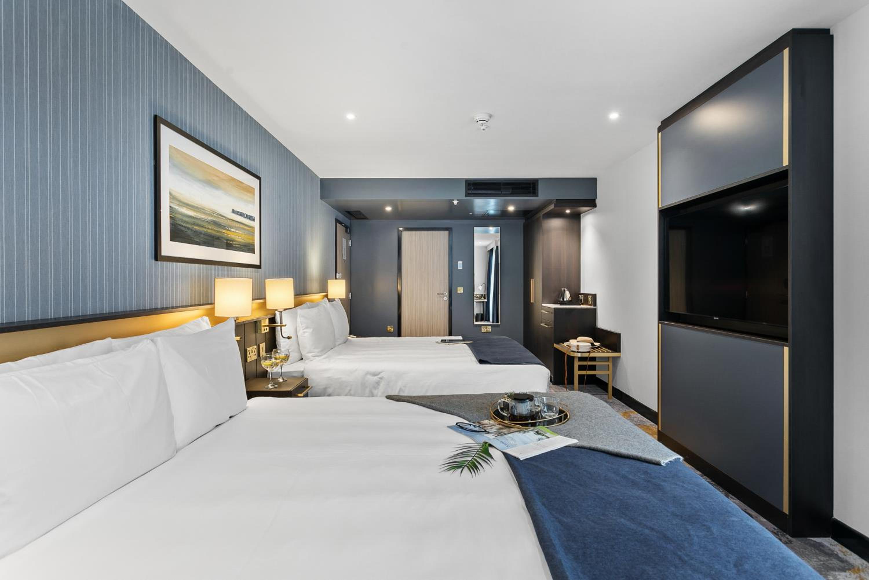 Classic Room with Two Zip Beds photo 3