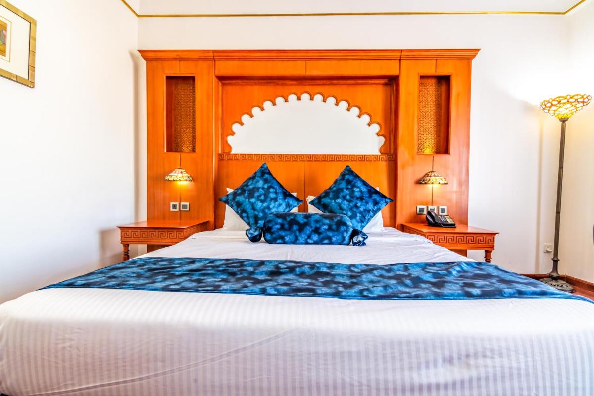Queen Room with Sea View - Photo 5