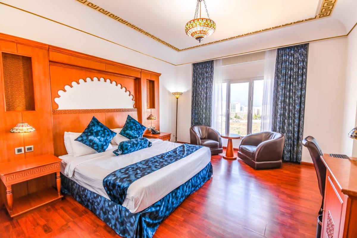 Queen Room with Sea View - Photo 1