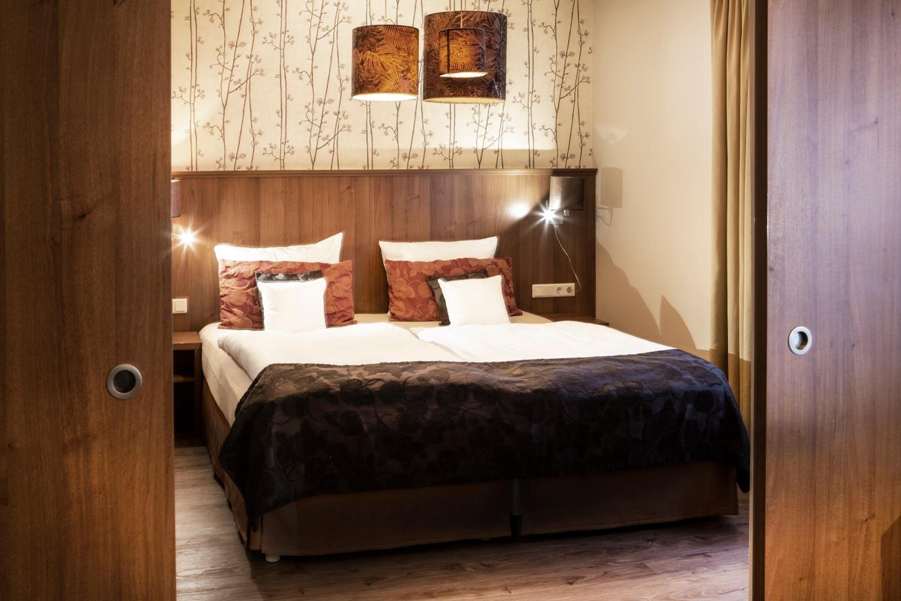 Suite - Photo 1