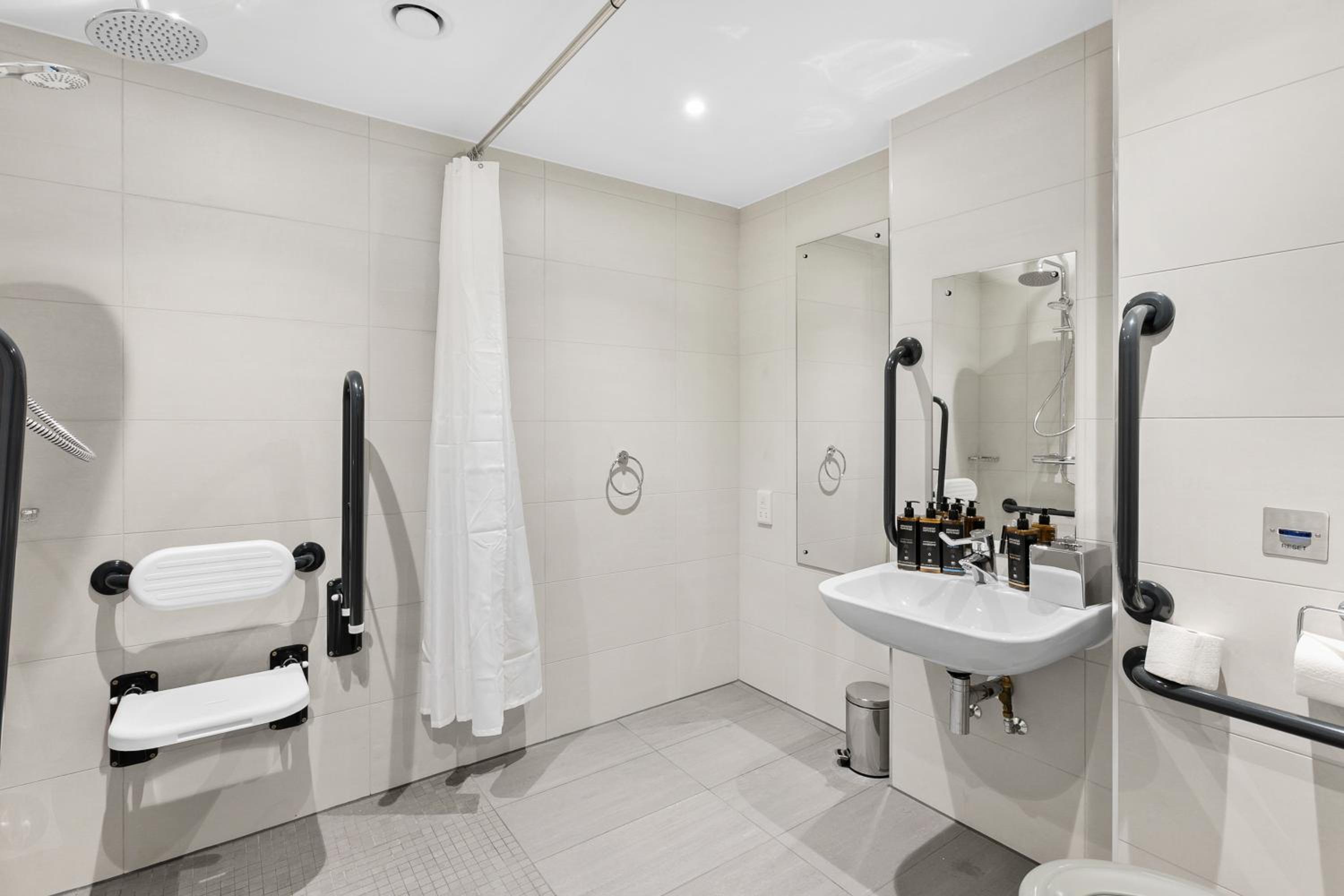 Classic Double Room - Accessible  - Photo 2