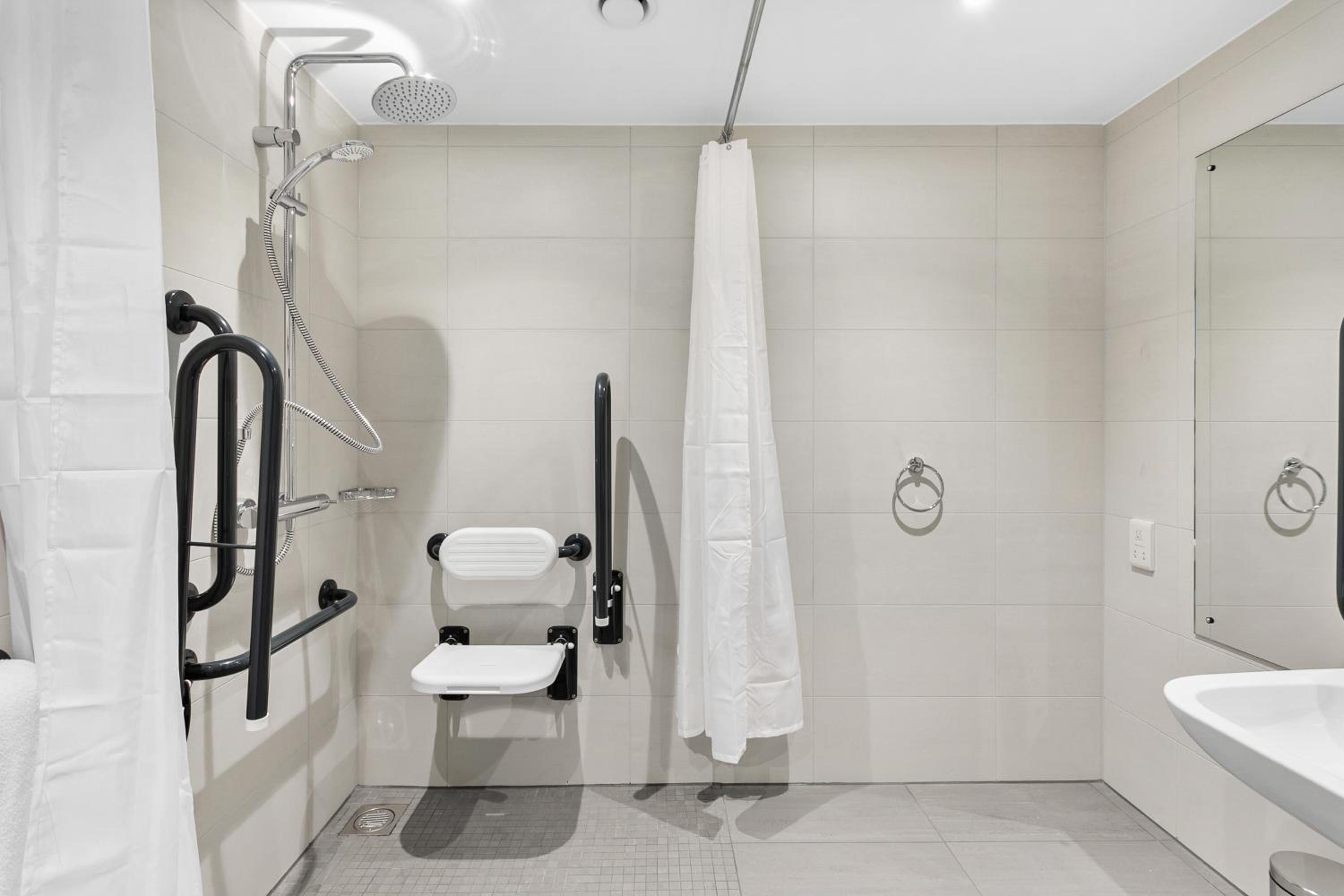 Classic Double Room - Accessible  - Photo 3