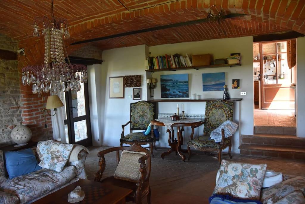 Three-Bedroom House photo 3
