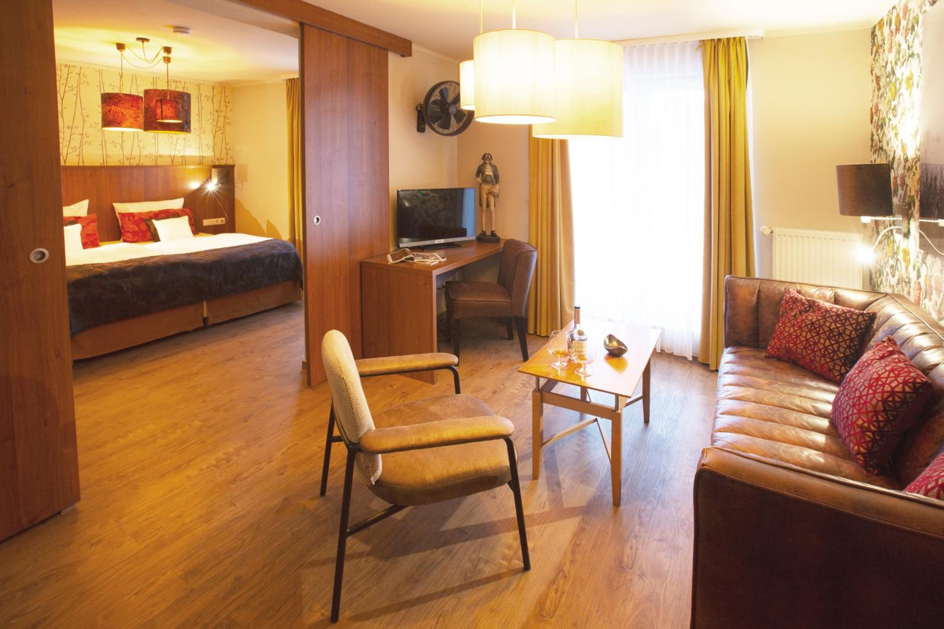 Suite - Photo 3
